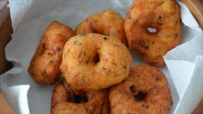 Medu Vada | Urad Dal Vada | Ullundhu Vadai (VIDEO)