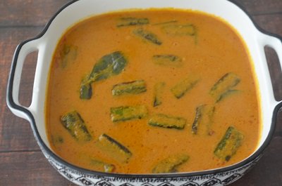 Vendakkai Puli Kuzhambu | Okra Curry in Tamarind Sauce (VIDEO)