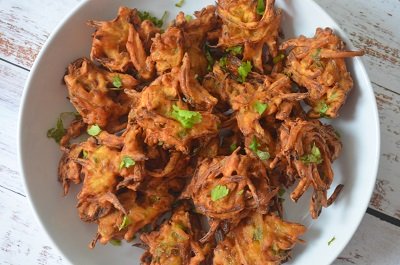 Onion Pakoda | Onion Bhaji | Quick and Easy Snack (VIDEO)