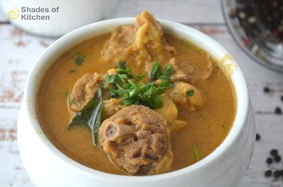 Naatu Kozhi Milagu Kulambu | Country Chicken Pepper Curry (VIDEO)
